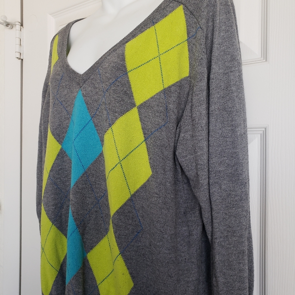 JCPenney Gray V-Neck Sweater with Yellow & Blue Argyle, Nerdy 1960s Style - Picture 3 of 4